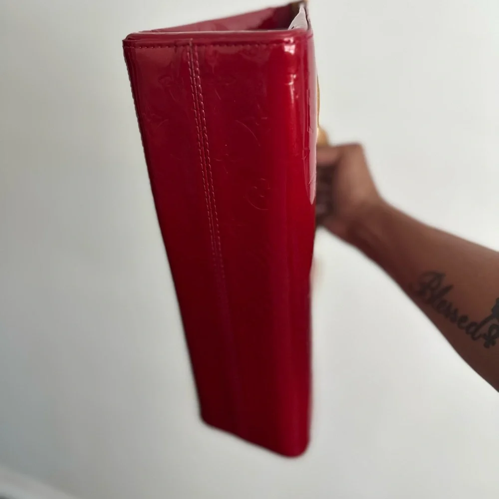 Louis Vuitton Red Vernis Clutch with Tan Handle - Picture 4 of 8